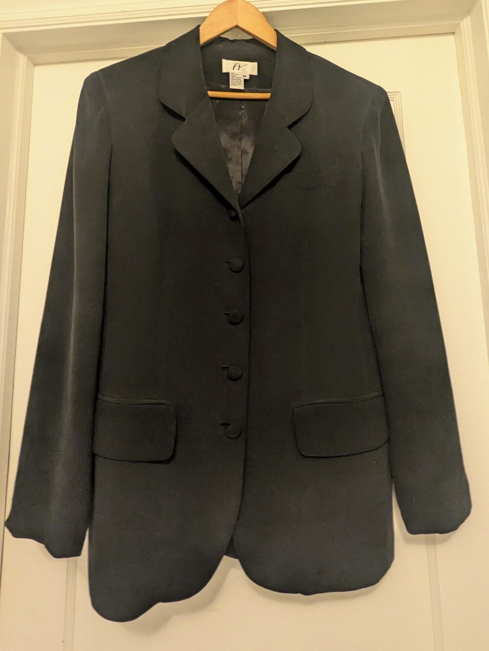 Vintage Fy2 Women's Black Silk Lined Button Up Blazer W/Buttoned Sleeve Cuffs.